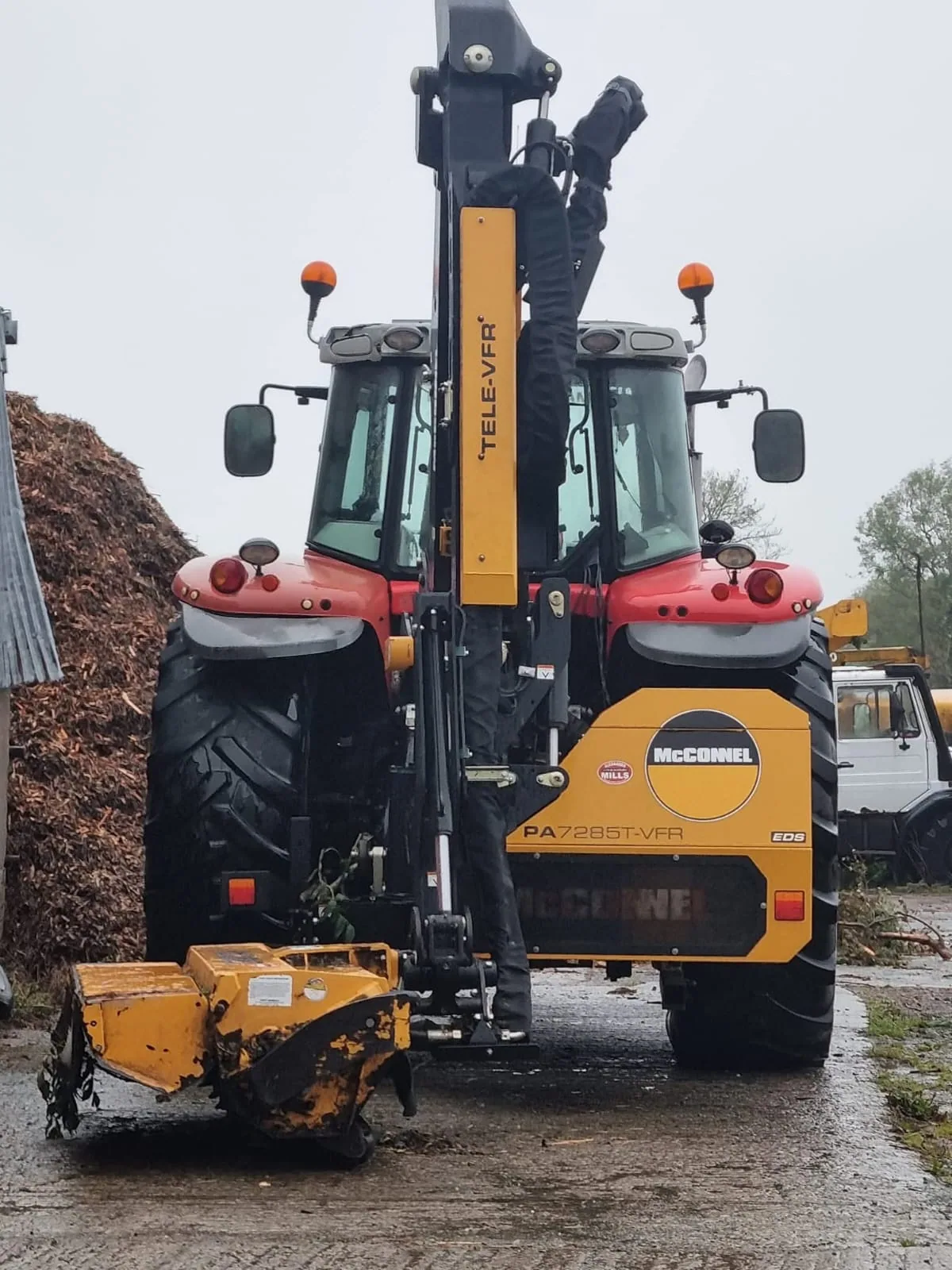 Tractor-mounted circular saw used for mechanical hedge cutting